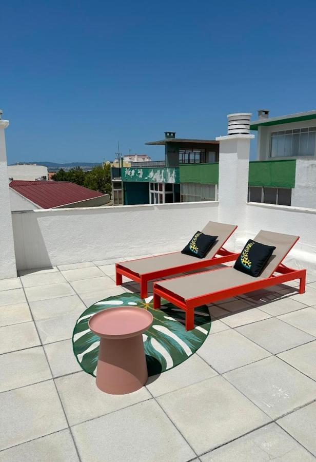 Groovy Caparica Gem With Large Sunny Terrace Apartment กอสตา ดา กาปาริกา ภายนอก รูปภาพ