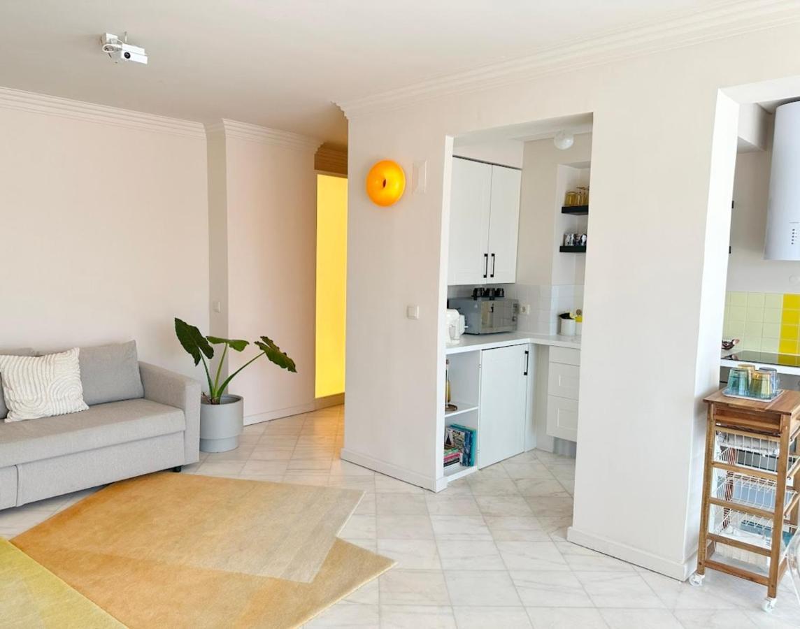 Groovy Caparica Gem With Large Sunny Terrace Apartment กอสตา ดา กาปาริกา ภายนอก รูปภาพ